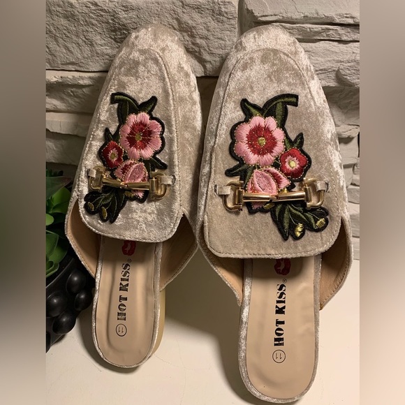 Hot Kiss Shoes - ☀️3 for 25$☀️ Hot Kiss Sandals Size 11 Used. Shoes
